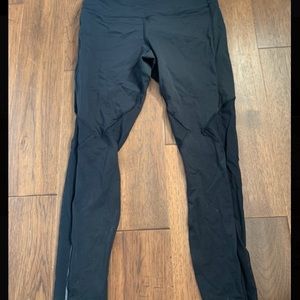 Lulu lemon leggings with mesh legs at the back